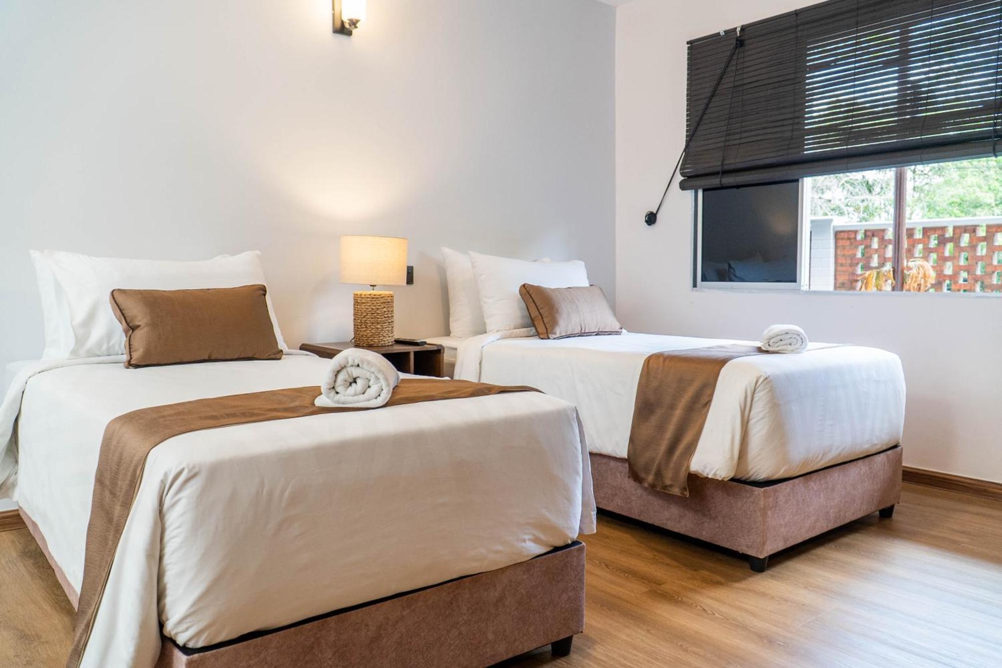 Mulyo Hotel Порт-Диксон Экстерьер фото