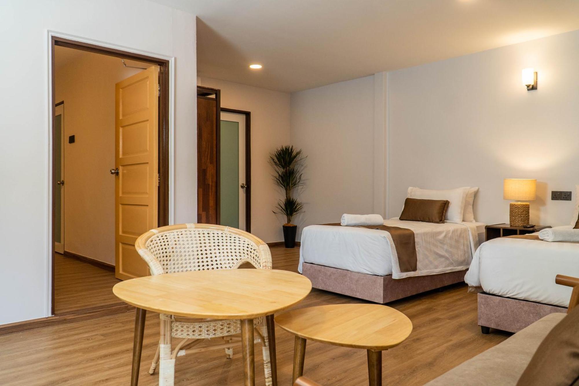 Mulyo Hotel Порт-Диксон Экстерьер фото