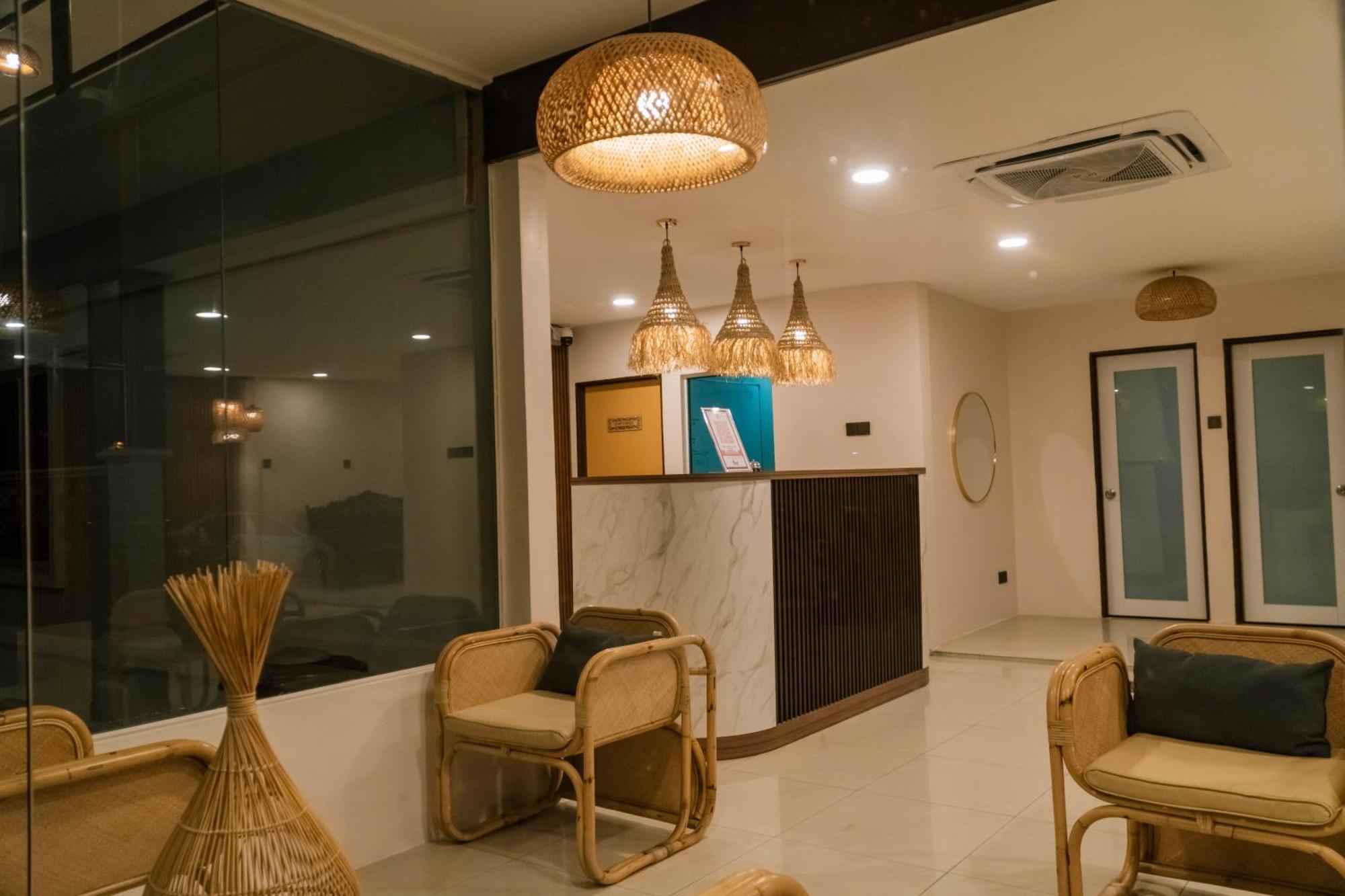 Mulyo Hotel Порт-Диксон Экстерьер фото