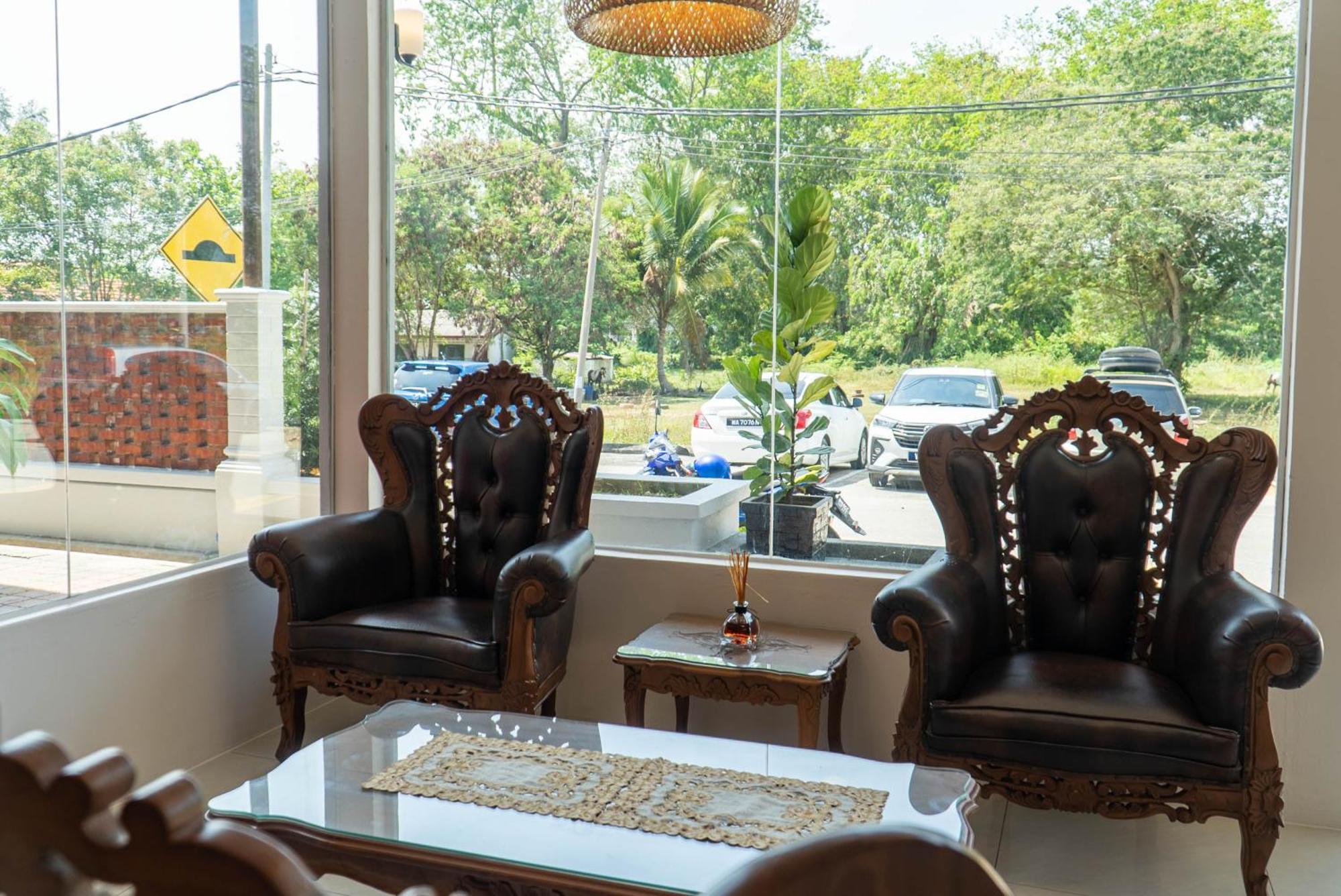 Mulyo Hotel Порт-Диксон Экстерьер фото