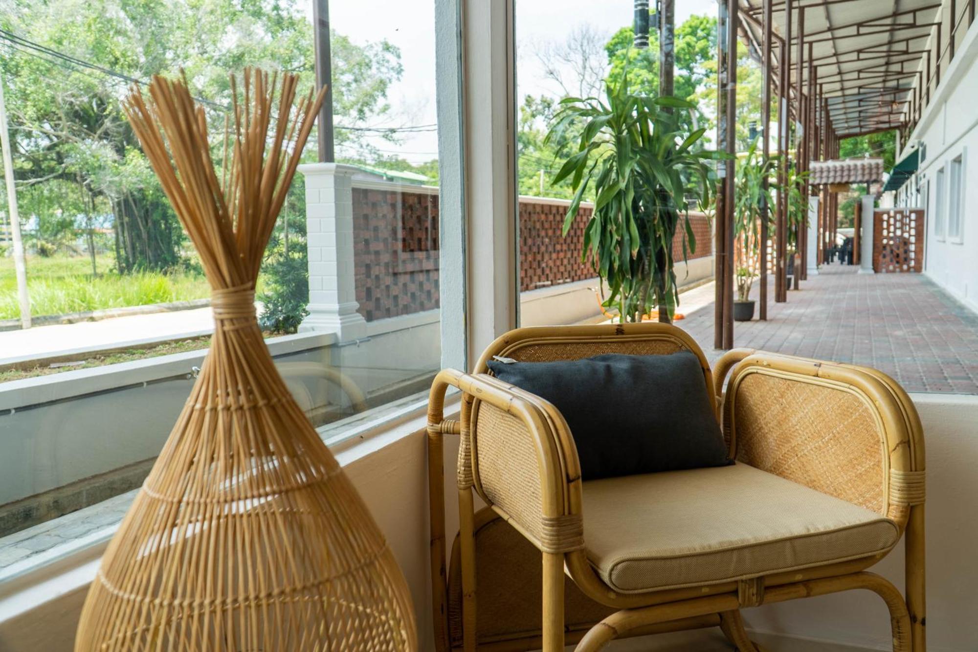 Mulyo Hotel Порт-Диксон Экстерьер фото